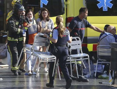 Διεθνείς και εγχώριες αντιδράσεις για την ισλαμιστική επίθεση στη Βαρκελώνη (φωτό)